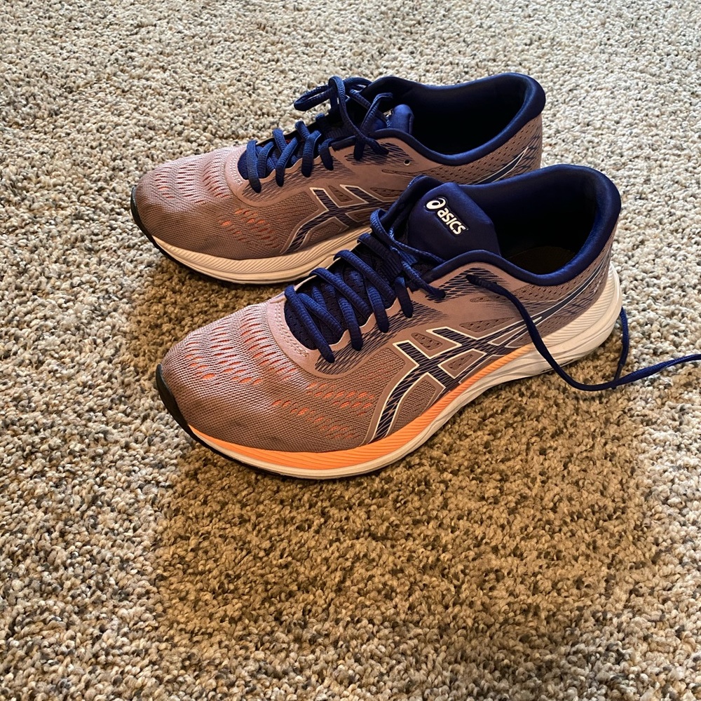 Asics women’s tennis shoes size 9